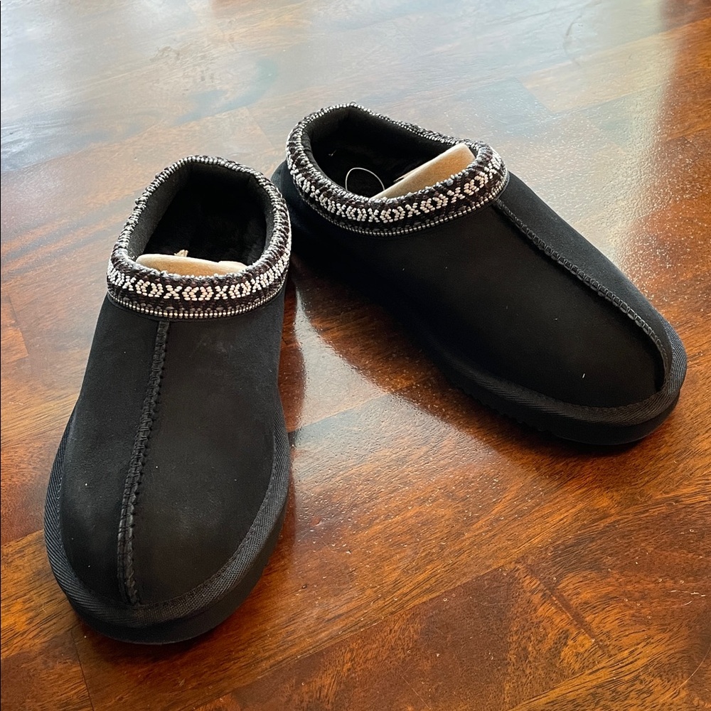 KIRKLAND Signature Shearling Slipper, Women’s 6, Men’s 5, Black